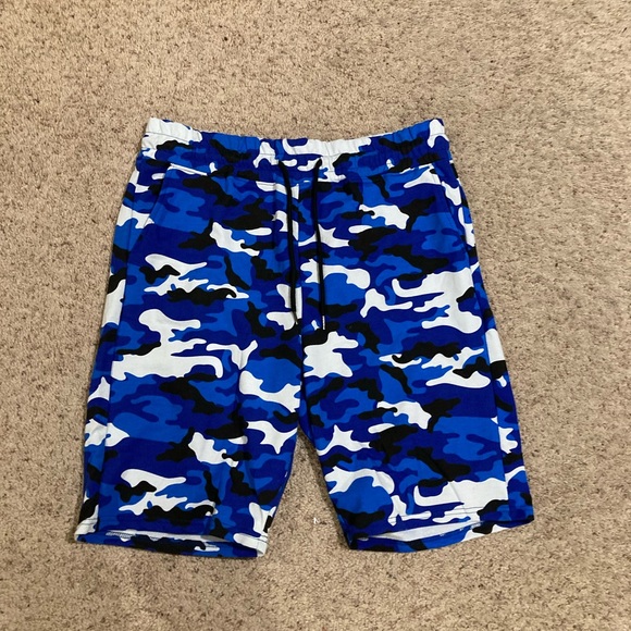 🌟2/$20 NWT Men’s Galaxy by Harvic blue Camo shorts - Picture 3 of 11